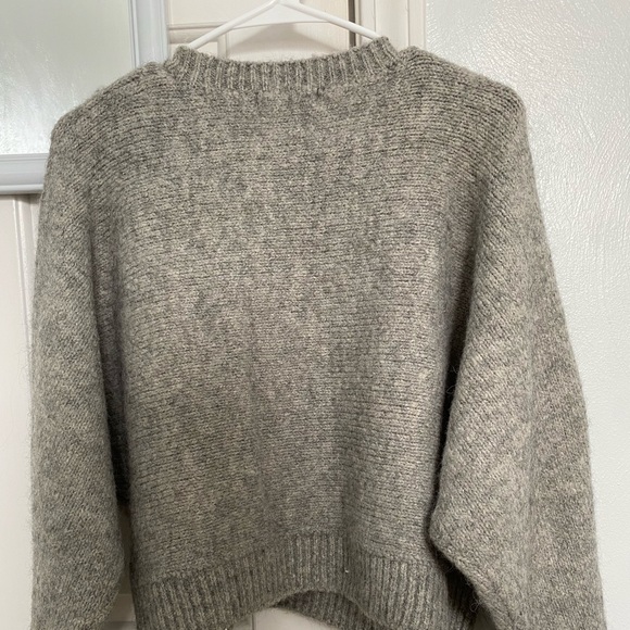 H&M Cropped Sweater, Size M - Picture 2 of 4